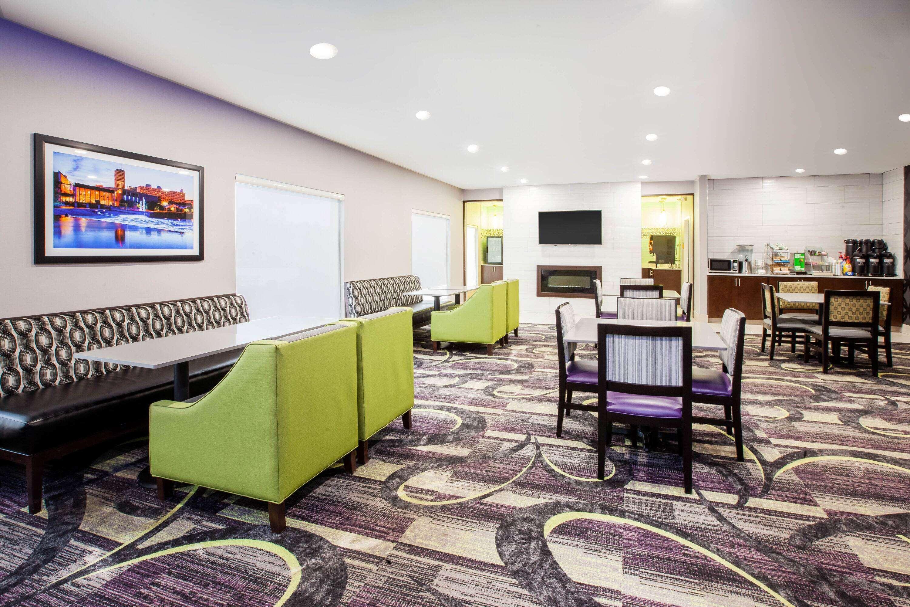 La Quinta Inn And Suites By Wyndham Elkhart Εξωτερικό φωτογραφία