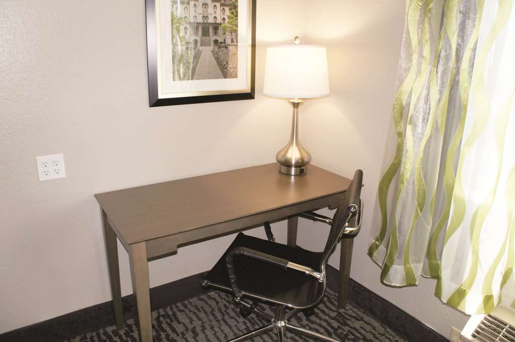 La Quinta Inn And Suites By Wyndham Elkhart Δωμάτιο φωτογραφία